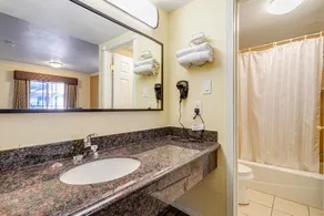 Hacienda Inn - Bathroom