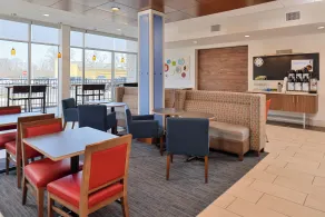 Holiday Inn Express & Suites - Brighton South - US 23 by IHG - Restaurant