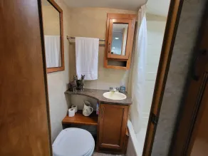 Glamping with Llamas - Bathroom