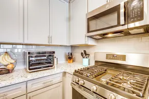 Bright Lewes Condo w/ Balcony, 7 Mi to Beach! - Interiør