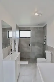 By Moonlight - Baño