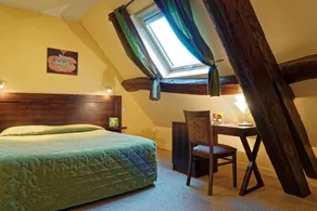 Hôtel Logis de France des Trois Maures Couches - Chambre