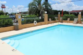 Quality Inn & Suites Dublin - Piscine