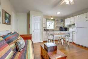 Porch & Fire Pit Access! Quiet Broadway Cottage - Interiör