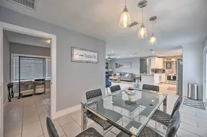 Remodeled Naples Getaway w/ Pool ~ 1 Mi to Beach! - Interiør