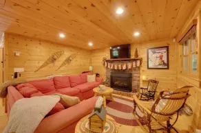 North Conway: Updated 3BR Cabin Sleeps 9, Fire Pit - Innenbereich