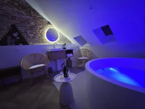 Elégante maison amiénoise - proche gare, home-cinéma, 3 chambres doubles, 1 chambre familiale avec jacuzzi privatif - La Maison Des Petits Sablon - Badeværelse