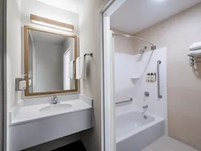 Garner Hotel Macon West by IHG - Salle de bain
