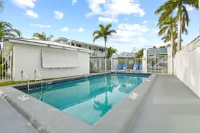 Sunshine shores boutique apartments - Pool