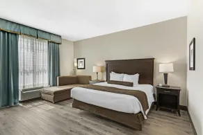 Best Western Plus Chain of Lakes Inn & Suites - Værelse