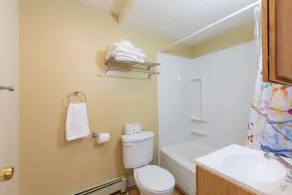Kendall Square Apartments by Next Star - Bagno