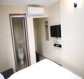 Capital O 90897 Island City Hotel - Room