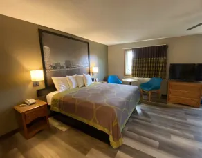 Super 8 by Wyndham Green Bay Near Stadium - Chambre