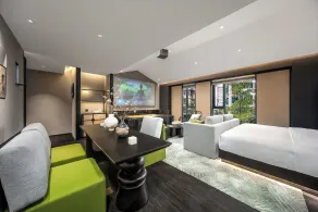 Healing Mind International Hotel Guangzhou Tianhe Sports Center Linhexi Metro Station Branch - Free Deliver Service to Guangzhou Baiyun International Airport & Free Deliver Service to Canton Fair Complex During Canton Fair Period & Free VPN Internet - Room