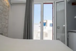 Katerina Roza Studios - Heartfelt Hospitality in the City - Chambre