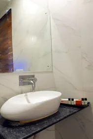 OPO Essential Dior Delhi Airport - Salle de bain