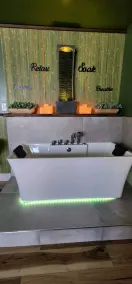 Zen Retreat-Jacuzzi, kitchenette, Walk to fun - Bathroom