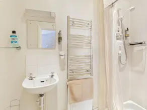 The Bell at Boxford - Bathroom