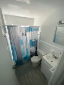 Uptown Inn & Suites - Bathroom