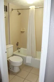 Super 8 by Wyndham Locust Grove - Salle de bain