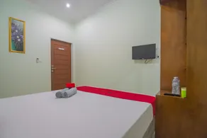 RedDoorz at Hotel Griya Gatsu Lampung - Room