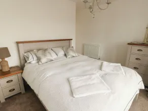 Fferm Porthdafarch South Farm House - Room
