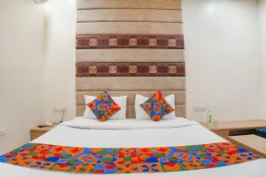 Super Collection O Bairagarh Railway Station Formerly Hotel OM Palace - Quarto