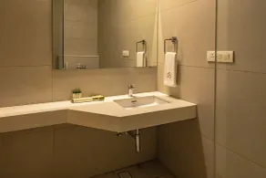 RATHNA RESIDENCY - Near US CONSULATE - Bathroom