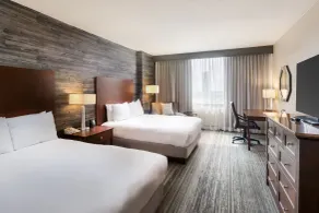 DoubleTree by Hilton Hotel & Suites Houston by the Galleria - Room