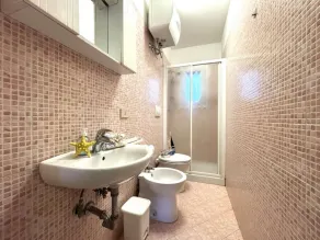 Flat in seafront residence with pool - Badeværelse