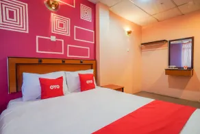 OYO 90929 DJ Hotel - Zimmer