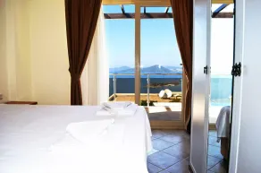 1 Bedroom Apartment Sea View 5 by Likya Global - Room