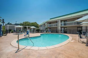 Best Western Flagship Inn - Pool
