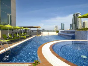 Fraser Suites Seef Bahrain - Piscina