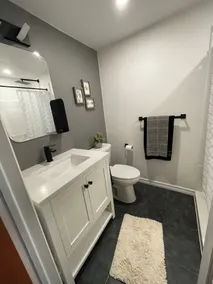 Room-single Room Queen bed all the Righ - Bathroom