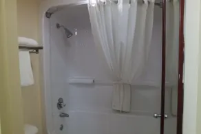 Howard Johnson by Wyndham Perry GA - Salle de bain