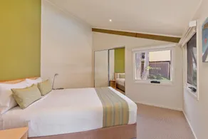 Tathra Beach House Holiday Apartments - Chambre