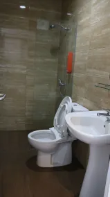 RedDoorz at Tirta Mansion Paramount Gading - Bathroom
