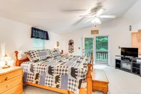 Secluded Cabin w/ Porch - 7 Miles to Lake Chatuge! - Interiør