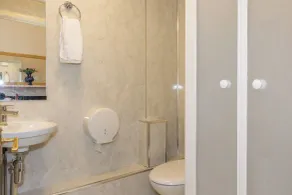 Menzies Guest House - Badezimmer