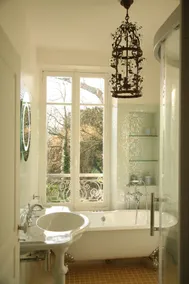 Maison Stella Cadente, Maison d'hôtes Artistique et Jardin à Provins - Bad