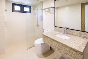SureStay Plus by Best Western Cebu City - Badezimmer