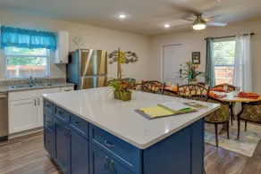 Game Room + Walk to Beach: Gun Barrel City Gem! - Interiör