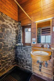 Rokeby Manor - Bathroom