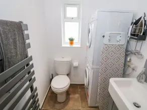 Duck Pond Cottage - Bathroom