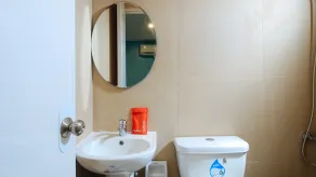 RedDoorz at Hotel Rosemarie - Salle de bain