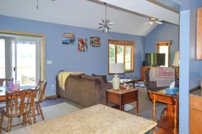 Unique Island Stay w/ Dock! Southwick Lake House - Interiør