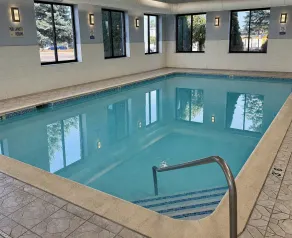 Red Roof Inn Flint - Pool