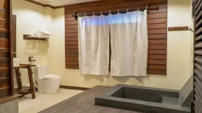 Sunny V Hotel - Bathroom
