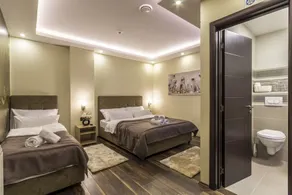 Madison - Square Sava - Room